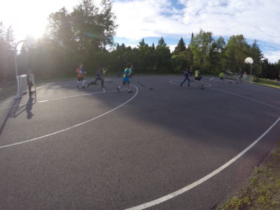 Hockey cosom &agrave; Val-Morin
