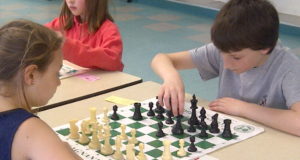 Les jeunes veulent jouer aux échecs, mais…