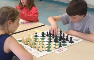 Les jeunes veulent jouer aux échecs, mais…