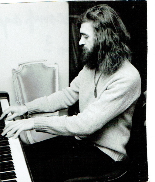 Luc Durand, au piano. 
