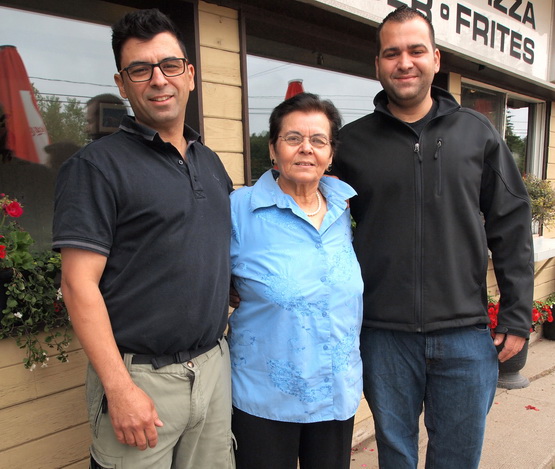 Georgia avec ses deux fils, Niko et Billy.