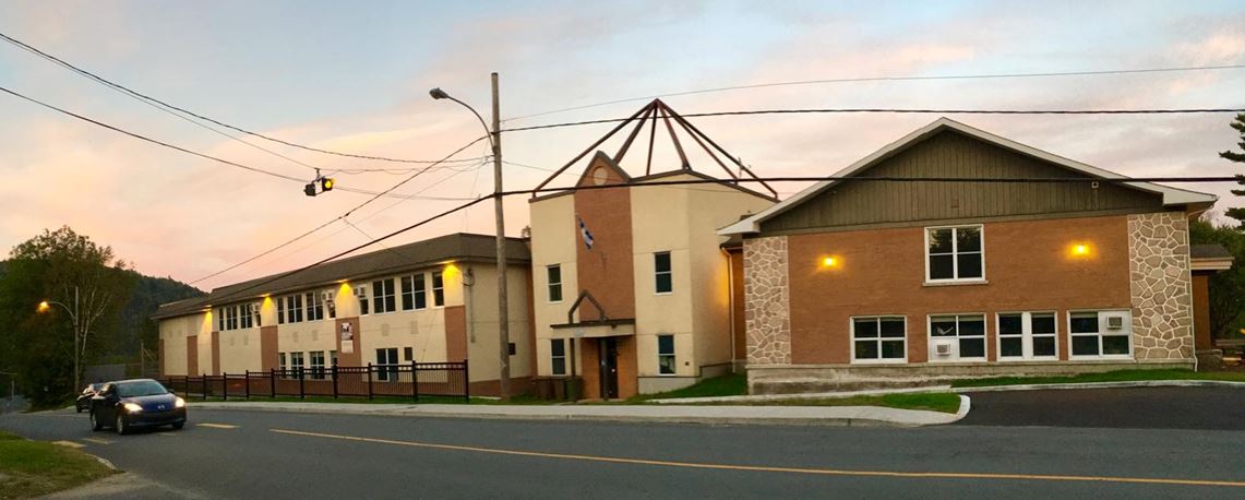 L'école Saint-Jean-Baptiste à Val-David.