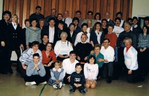 T’en souviens-tu, Val-David? Une réunion de la famille Ouimet au sous-sol de l’église à Noël 1989.