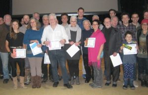 C’était soir de reconnaissance à Val-David Les membres du conseil réunis avec les personnes honorées, le temps d’une photo.