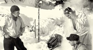 Les Scroggie à Val-David Ernest Scroggie et ses fils Ernie (en bas) et Ronnie en janvier 1938. Fonds Raoul Clouthier.