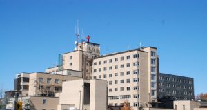 Visites suspendues à l’Hôpital régional de Saint-Jérôme http://www.santelaurentides.gouv.qc.ca/soins-et-services/grossesse-et-accouchement/accouchement/visite-unite-des-naissances-hopital-regional-de-saint-jerome/