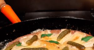 Omelette de pommes de terre au fromage gratiné