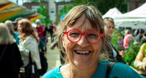 Dominique Forget : La rassembleuse pacifique et extravertie