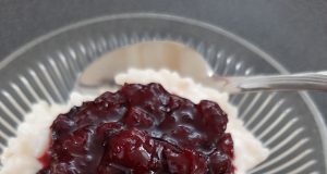 Compote de rhubarbe, bleuets, miel et cardamome