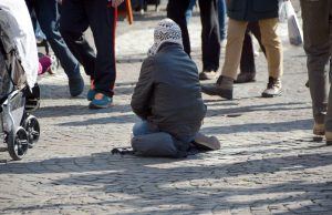 La détresse sociale ne prend pas de pause