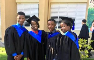 École de brousse : Obtenir un diplôme, et pourquoi?