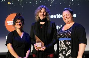 Geneviève Élie, responsable de la bibliothèque municipale de Val-Morin remporte le Prix Ambassadeur des bibliothèques publiques du Québec